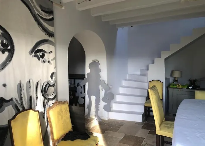 Perche King's Bedroom In Maisonnomadechic Гостевой дом 3*