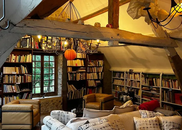 Гостевой дом Perche King's Bedroom In Maisonnomadechic Cour-Maugis-sur-Huisne