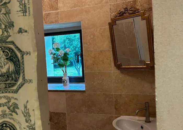 Гостевой дом Perche King's Bedroom In Maisonnomadechic Cour-Maugis-sur-Huisne