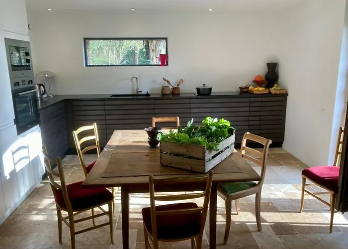 Perche King's Bedroom In Maisonnomadechic Cour-Maugis-sur-Huisne