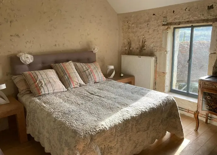 Perche King's Bedroom In Maisonnomadechic Cour-Maugis-sur-Huisne