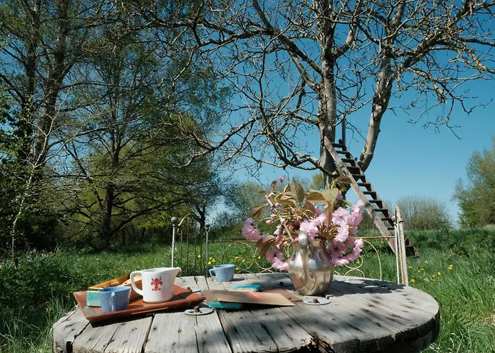 Perche King's Bedroom In Maisonnomadechic 3* Cour-Maugis-sur-Huisne