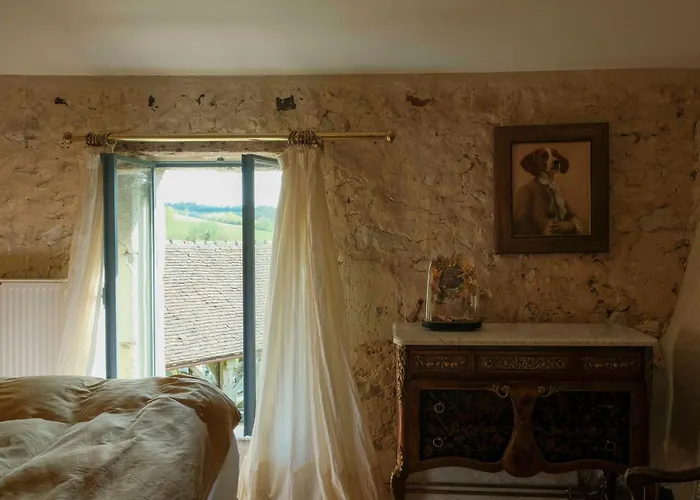 Perche King's Bedroom In Maisonnomadechic Гостевой дом Cour-Maugis-sur-Huisne