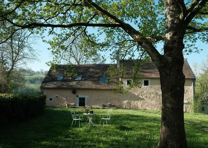 Гостевой дом Perche King's Bedroom In Maisonnomadechic Cour-Maugis-sur-Huisne